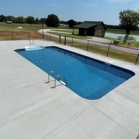 Cabin D by the Pond - King bed - Swimming Pool
