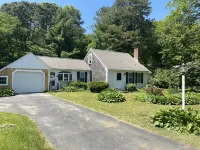 Cape Cottage with Lake Access, Minutes from Beaches!