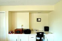 Peaceful Sun City Retreat w/ Patio + Fun Arcade Sleeps 4
