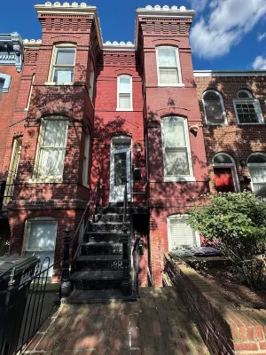 Entire 2 Bedroom House in NW DC 마운트 베르톤 스퀘어-컨벤션 센터 호텔