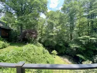 Spacious Mountain Home with Creek views. Walking distance Main Street Highlands. - 부티크