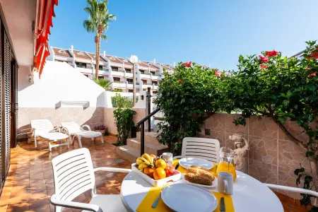 Parque Santiago 1: Seafront apartment with private terrace & £100K pool makeover