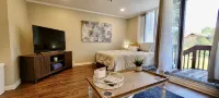 Studio in quite lake setting. Perfect for Golf, visit New Orleans or just relax.