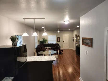 Cozy cottage newly rotavated 25 minutes from DeGray Lake Отели в г. Каддо