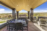 Watch Concerts from Rooftop Deck w Private Hot Tub! Best Downtown Location!