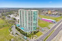 Escape to Ocean Club Biloxi: Your Beachside Haven Hotel dekat Tanglewood Playground