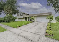 Private 2 Story Corner Home - Games Room - Spacious <br> Hotels in Greater Northdale