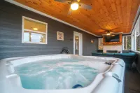 Stay 3 nights, Get 4th night FREE thru end of Oct 2024 فنادق في هيلين