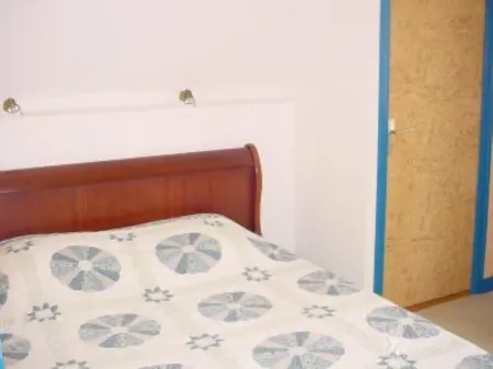 Exceptional site, feet in the water, on a wild island - all seasons