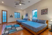 #1 BEST VIEWS 7500 SF Mansion W/ MOVIE Pool, Game Room, 11 King Beds, Fountain!