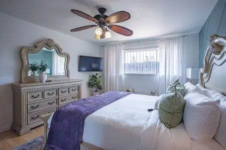 STYLISH♡ fully renovated 1.5 hr from Yosemite Отели рядом со станцией Fresno Station