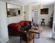 Quiet house in greenery 700m from the sea