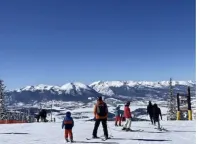 Cozy and Spacious Ski In/Out Family- sized Condo- 5 minute walk to Ski Lift!!