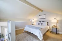 Lake Front in Hot Springs!   Cozy, Water Views and More!