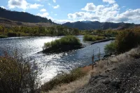 Freshly Remodeled 2 Bedroom, Full Kitchen, living Room Suite, in Cascade unit #4