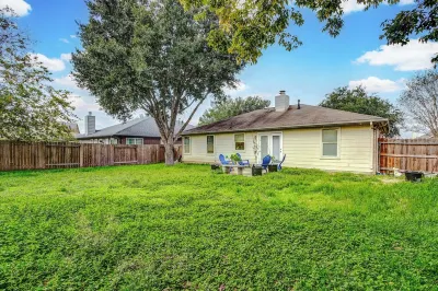 Charming 3BD/ Office/Yard & Pet-Friendly Hotels near Brightwater Park