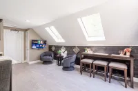 Stylish Upscale Apt w/ Snack Bar & Sunny Deck