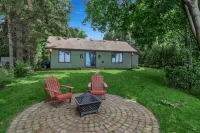 *HOT TUB * Lake Front | Near Olcott Beach | King Bed 올콧 호텔