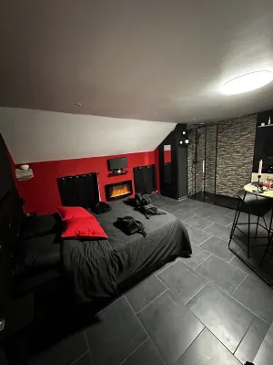 Love Room Avec Jacuzzi Hotels in Le Val-d'Ajol