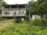 Sparkling Waterfront Gem, Spectacular Views, Private Beach, Great for Kayaks