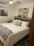 New Downtown 3 Bedroom Upstairs Flat with views - balcony