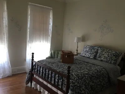 Downtown furnished apartment - walking distance to restaurants Hotels in 