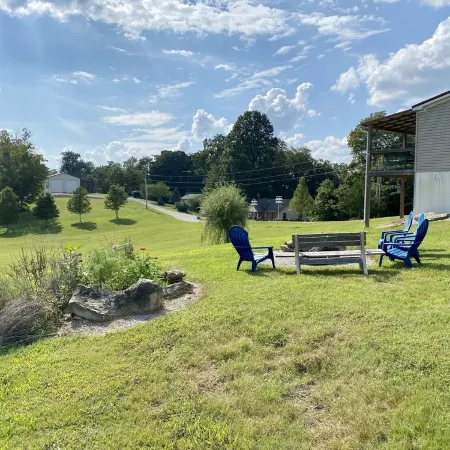 Cozy Ranch Home 1 Mile from CUMBERLAND POINT Boat Ramp. Owner Managed Property.