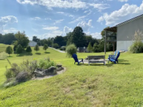 Cozy Ranch Home 1 Mile from CUMBERLAND POINT Boat Ramp. Owner Managed Property.