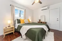 Village House - Hot Tub, Pool, walk to downtown shops