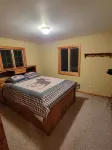 Lazy Bear Lodge family- friendly cabin near Lake Arbutus & Hatfield