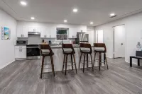 The University-2 bed/2bath-straightshot to Tech