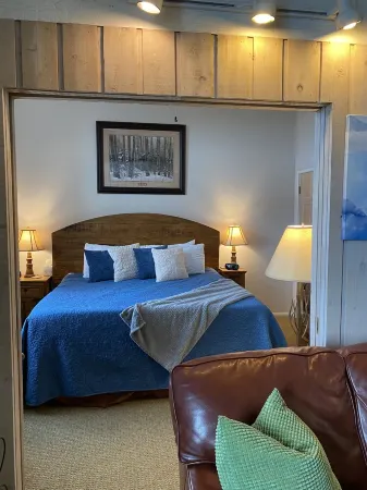 Ski In/Ski Out 2 Bed/2Bath Top Floor Updated Condo With Elevator and Steamshower Отели рядом с достопримечательностью «Steamboat Ski Resort»