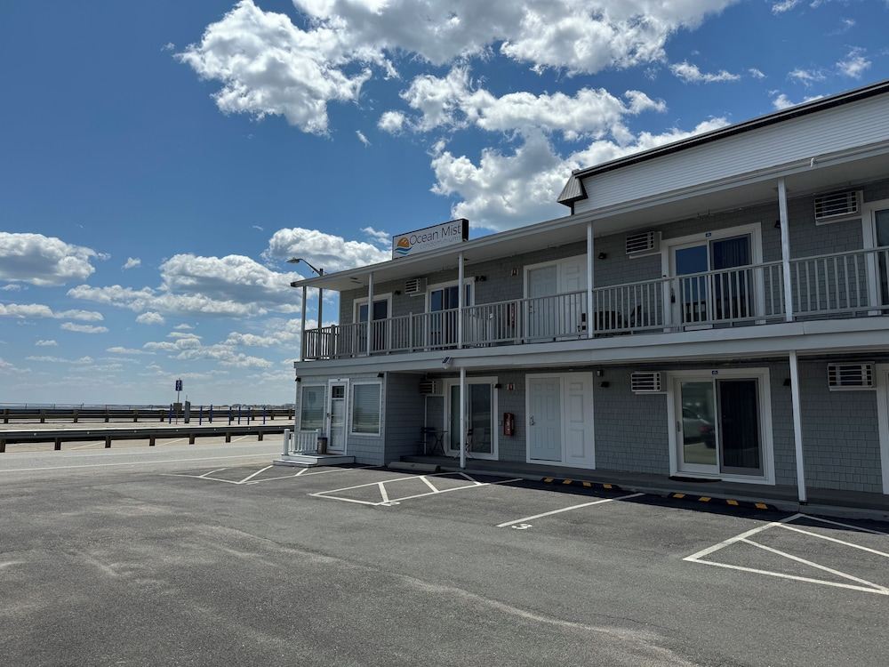 Ocean Front Penthouse Suite Magnificent Oceans views & King Bed