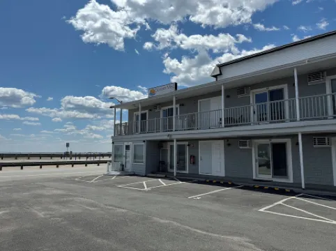 Ocean Front Penthouse Suite Magnificent Oceans views & King Bed