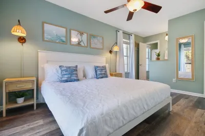 ☀️ 3/2 beach home🏖️5 min walk 2 beach🐕Dogs OK🚙Parking🏍️Garage 4 motorbike Public Beach Access #3 PCB., Fl.附近的飯店