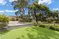 Birchwood Villa Cowes, Pool & Tennis in Complex