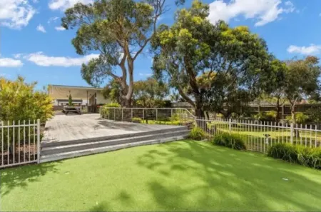 Birchwood Villa Cowes, Pool & Tennis in Complex