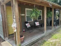 Great One Room with Full Bath Guest House! Hotels in Darien