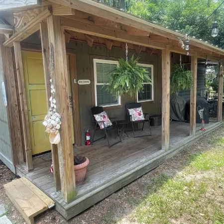 Great One Room with Full Bath Guest House!