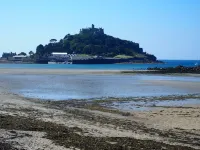 Fowey Apartment With Outdoor Pool And Gardens In Historic Mansion House