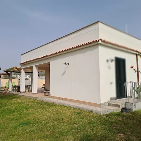 Villa Corradò 500m from the Sea .Swimming Pool, 6-7Posti Cin IT089002C2Peruwyy