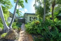 Charming Studio Prime Location Steps from Beach