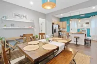 Chic 2BR & PKNG Mins to Downtown, Fiserv, Brewers Rave, St. Lukes, & Froedtert
