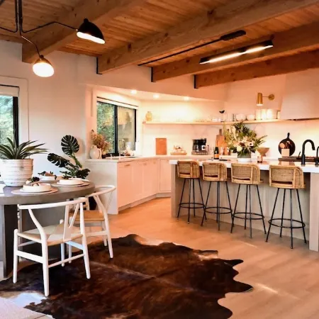 Modern Chalet w/Lakeview + Hot Tub -@TrinityHomeLA 4300+sq ft
