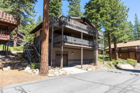 The Perfect Mountain Getaway!  Ideal Floor Plan for Groups Wanting Privacy! Отели рядом с достопримечательностью «Санд Харбор»