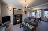 Contemporary Cottage in Ballater Village