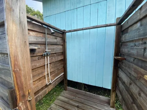 Cozy Island Cottage, centrally located in the Heart of the Village