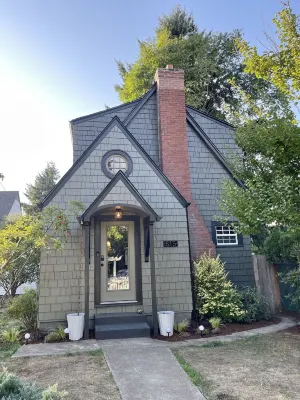 Stylish Salem Speakeasy Downtown Hoteles cerca de Corban University Disc Golf Course