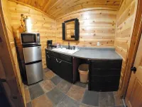 Little cabin in the heart of the Kiamichi Mountains 33 miles from Hochatown, OK Hotels in Pushmataha County