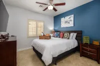 "Flying Cloud Inn" Private hilltop escape, heated pool, " hot tub" w/view.